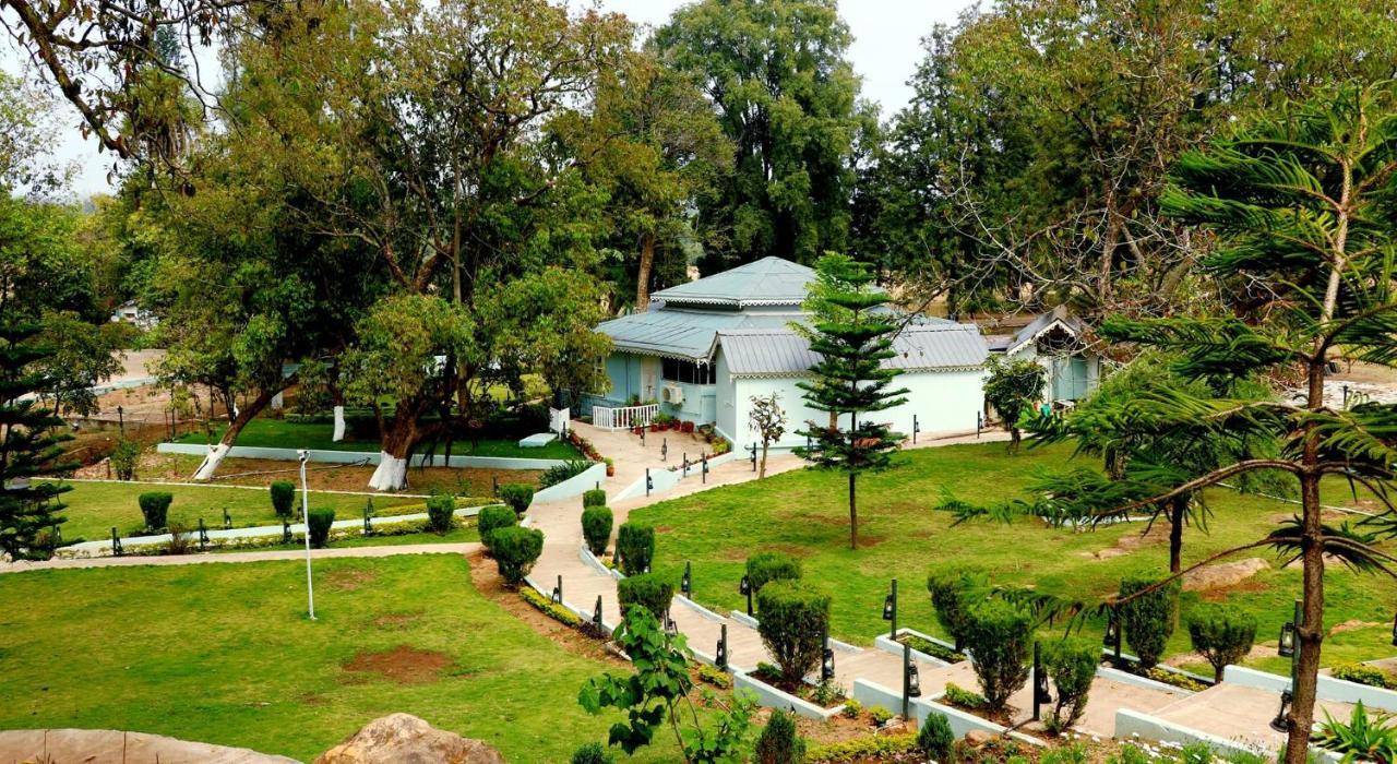 Greendale Resort Pachmarhi Exterior photo