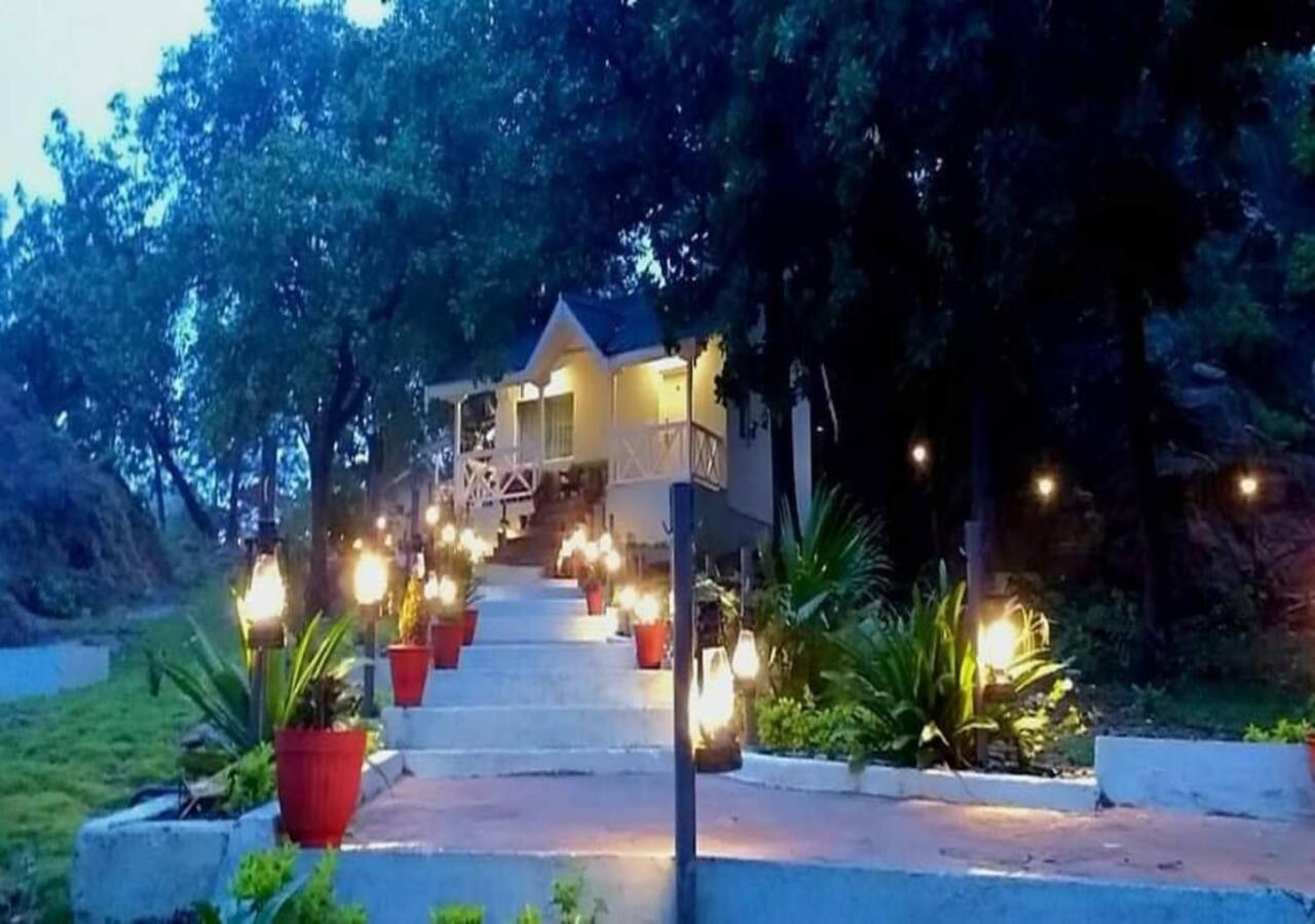 Greendale Resort Pachmarhi Exterior photo