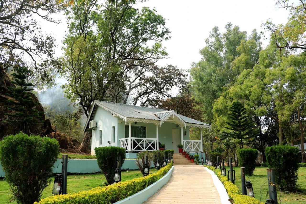 Greendale Resort Pachmarhi Exterior photo