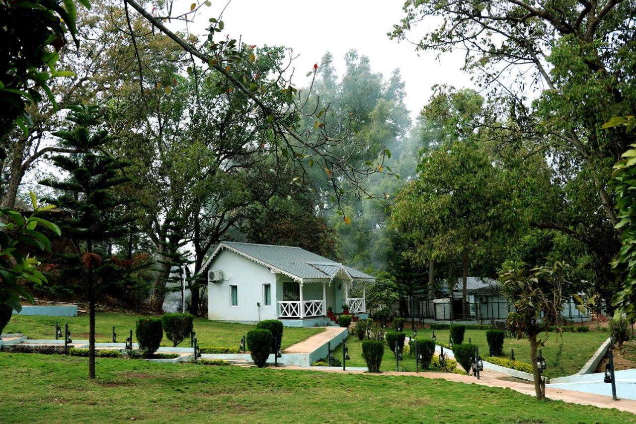 Greendale Resort Pachmarhi Exterior photo