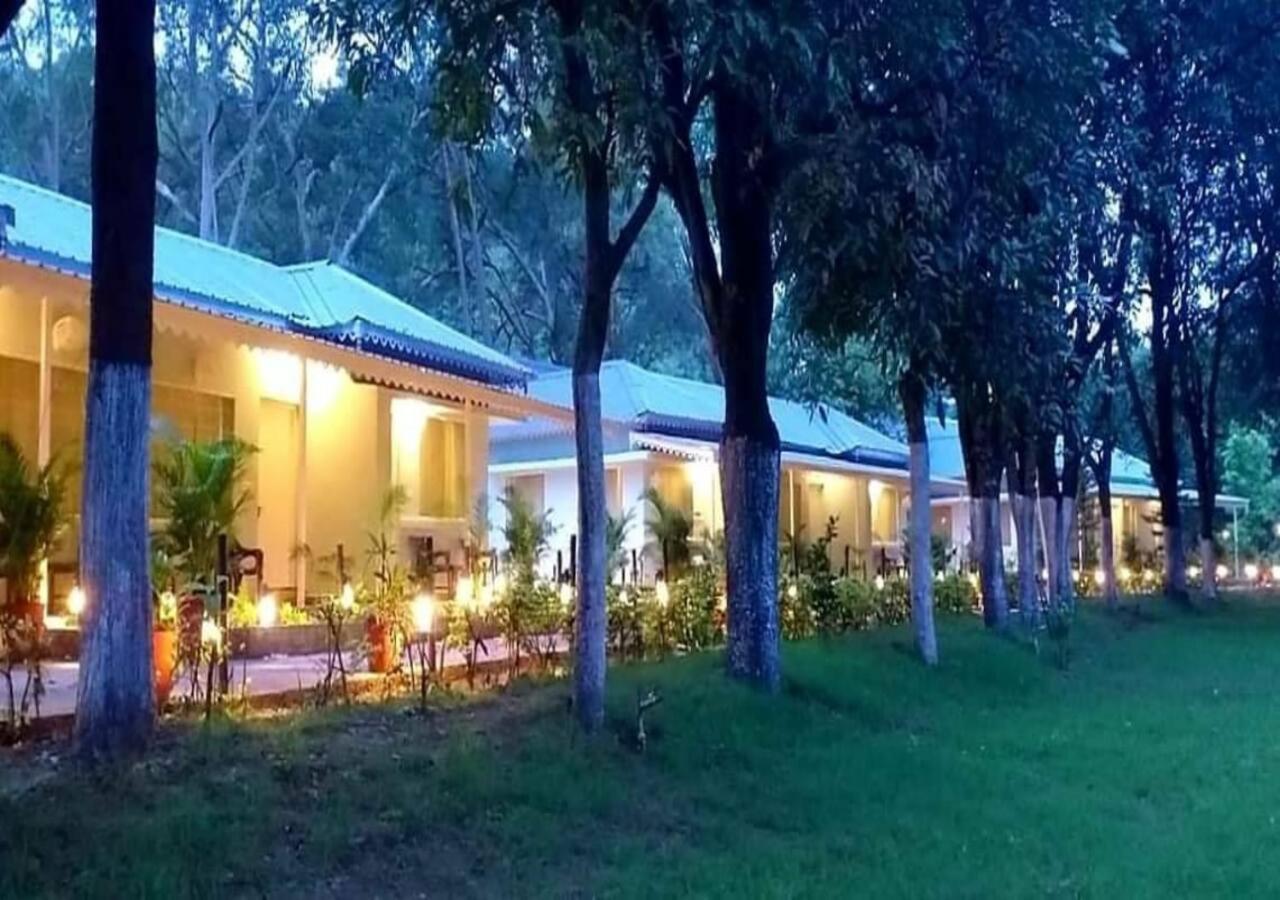 Greendale Resort Pachmarhi Exterior photo