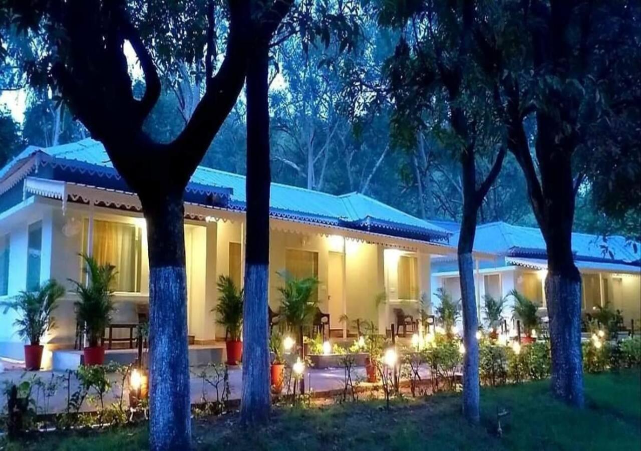 Greendale Resort Pachmarhi Exterior photo